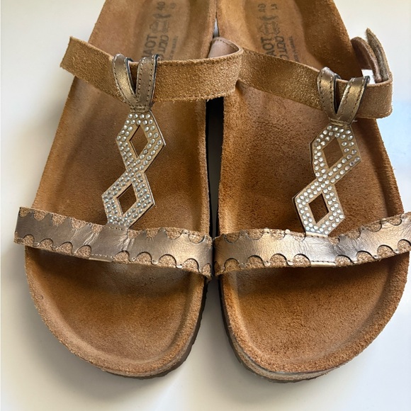 NEW NAOT ASPEN sandals bronze and rhinestone. Size 40, ladies 9
NWOB - Picture 5 of 9